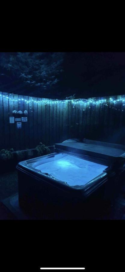 Bankhead Accommodation With Hot Tub In Aberdeenshire Gamrie Ngoại thất bức ảnh